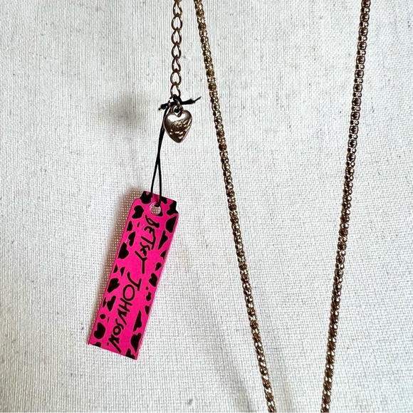 Betsy Johnson NWT Dragonfly Pendant Medallion Necklace Red & Gold - Picture 10 of 12